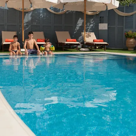 Anna Platanou ホテル パロス島