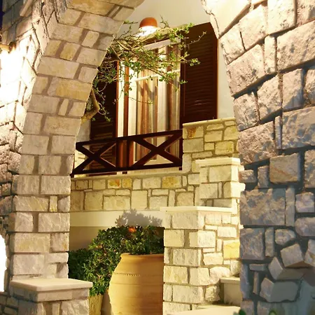 Anna Platanou ホテル *