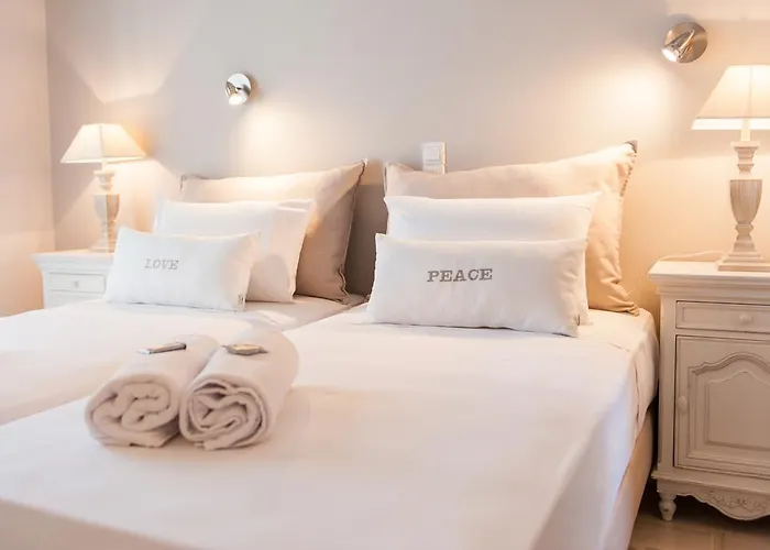 Anna Platanou Parikia (Paros)