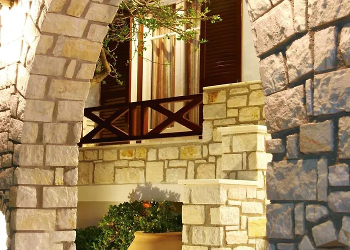 Anna Platanou Hotel *