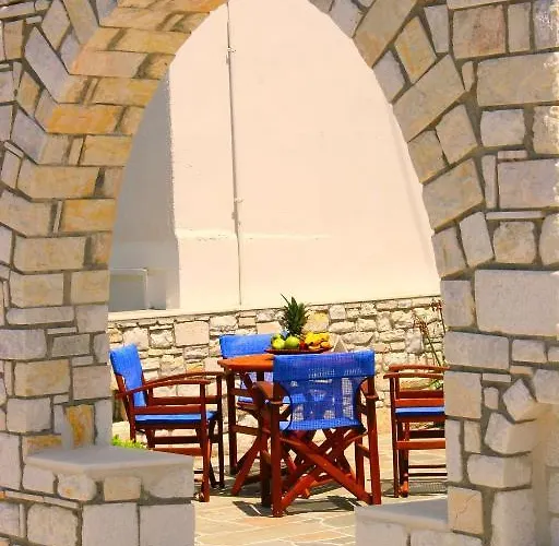 Anna Platanou * Parikia (Paros)